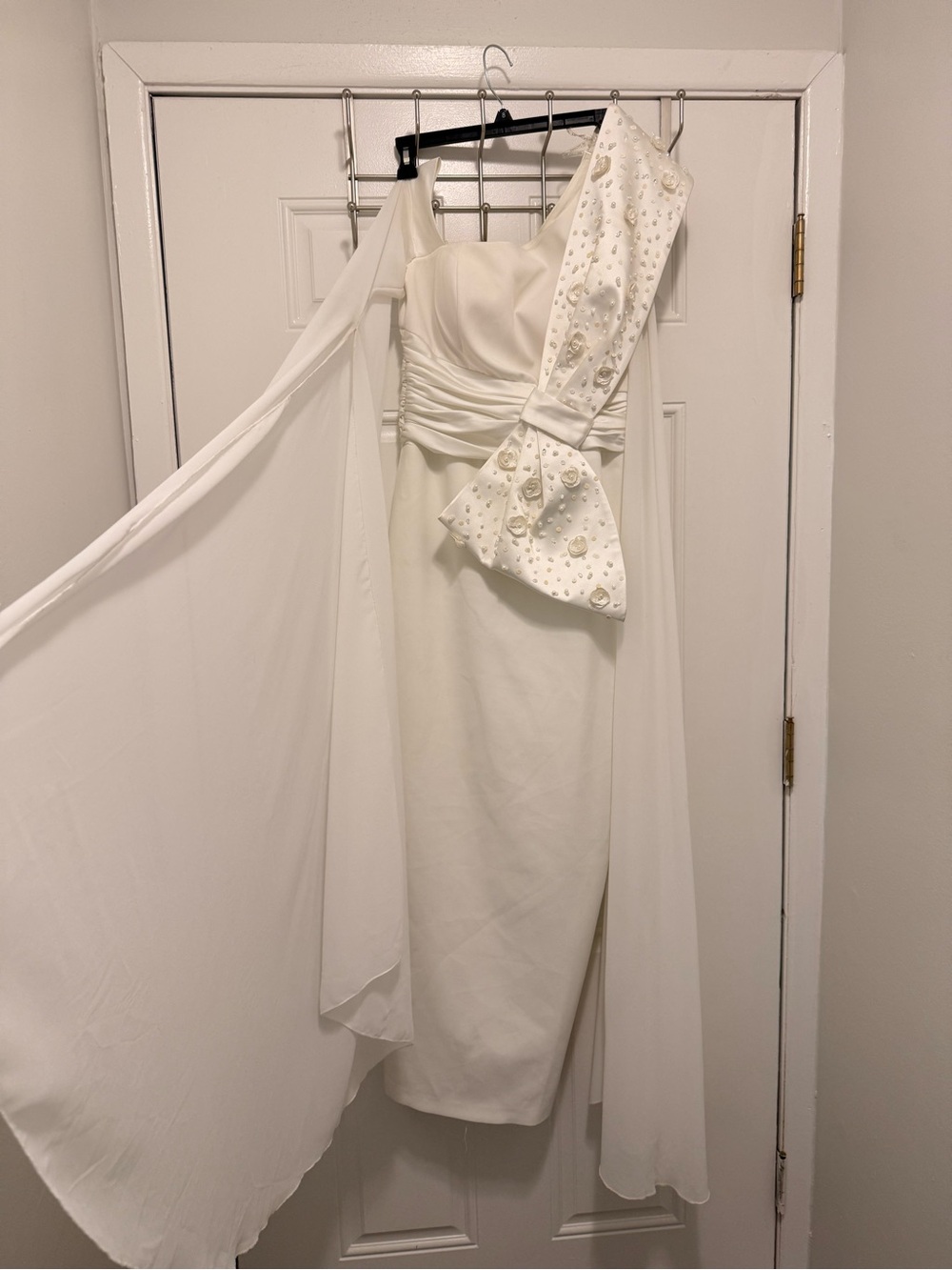 White Ivory Formal - Picture 2 of 7